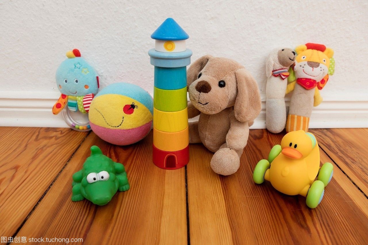 地板上的童趣乐园 孩子们的玩具世界